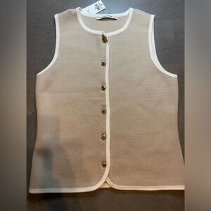 Abercrombie & Fitch A&F
Mara Crew Luxeloft Sweater Vest